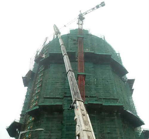 广元市吊车在工地上作业